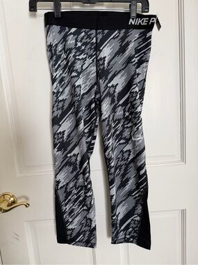NWT Womens NIKE PRO COOL Dri-Fit Fitted Crop Pants Printed Size Large